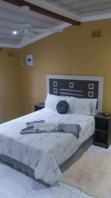 The Whitehouse Hotel Port Shepstone Esterno foto