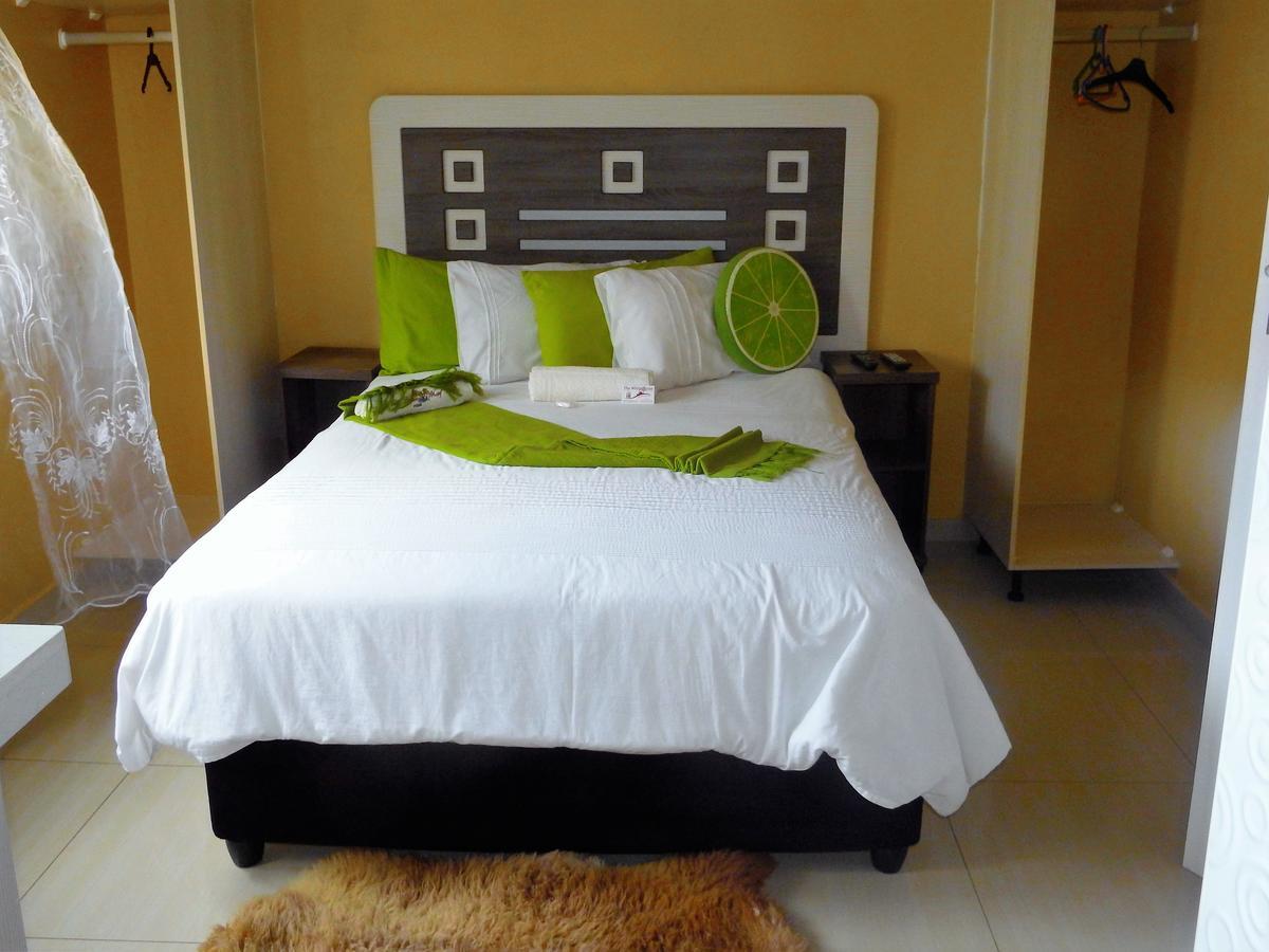 The Whitehouse Hotel Port Shepstone Esterno foto