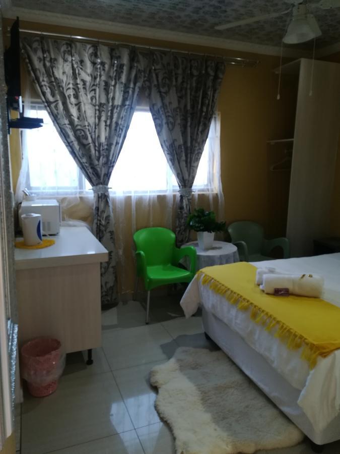 The Whitehouse Hotel Port Shepstone Esterno foto