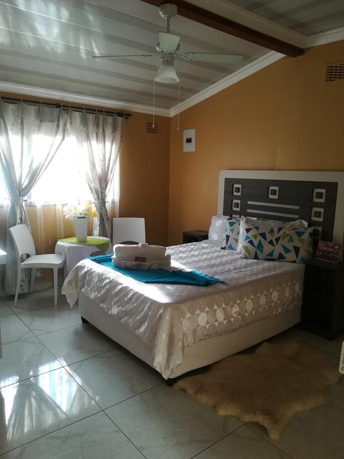 The Whitehouse Hotel Port Shepstone Esterno foto