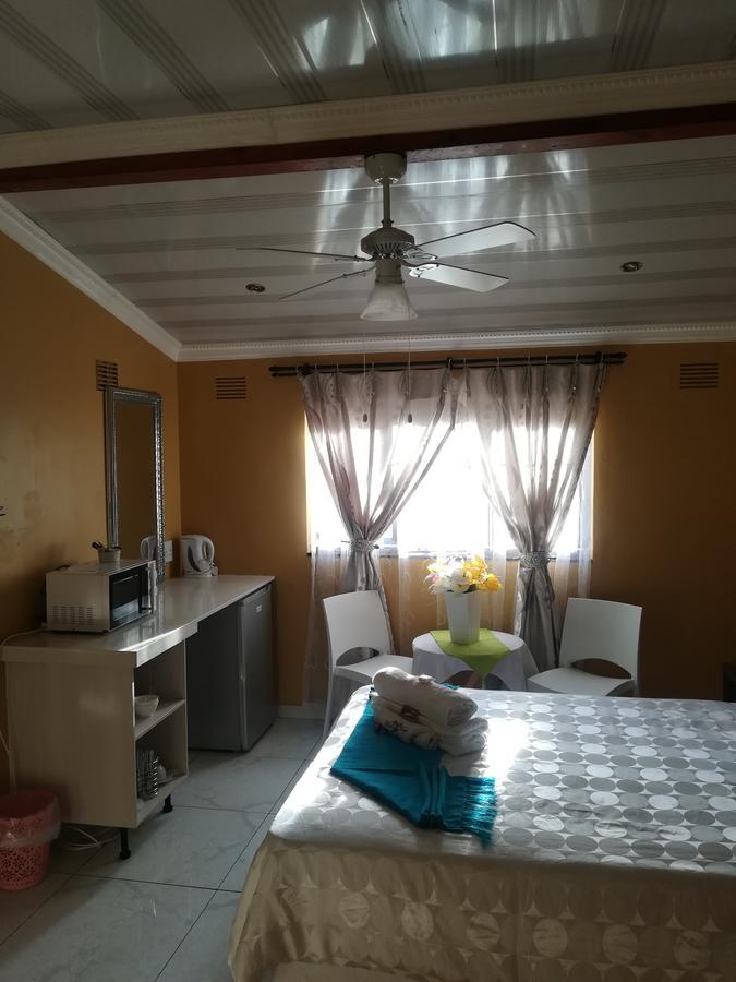The Whitehouse Hotel Port Shepstone Esterno foto